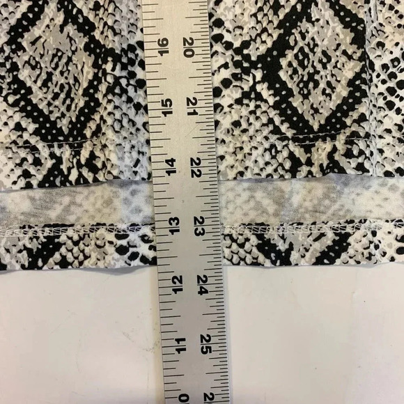 Cozy Zoe Women's Snakeskin Print Long Sleeve Pajama Pullover Top Size M‎ NWT - Picture 14 of 14
